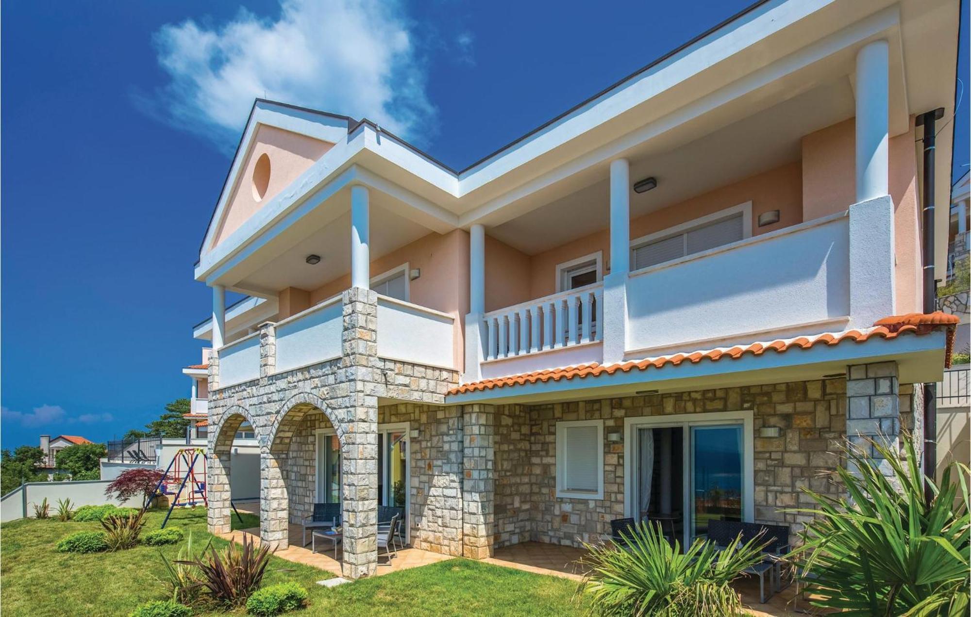 Cozy Apartment In Crikvenica With House Sea View Exterior foto